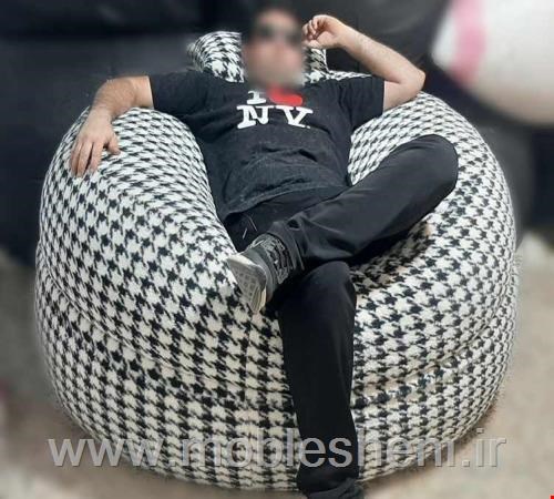مبل راحتی شنی گرد، با پارچه خز سوپرسافت سیاه و سفید 