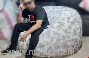 مبل راحتی، بین بگ سفید و طوسی طرح گاوی 